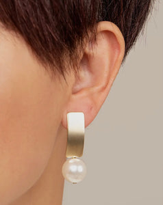 Metal Pearl Drop Earring