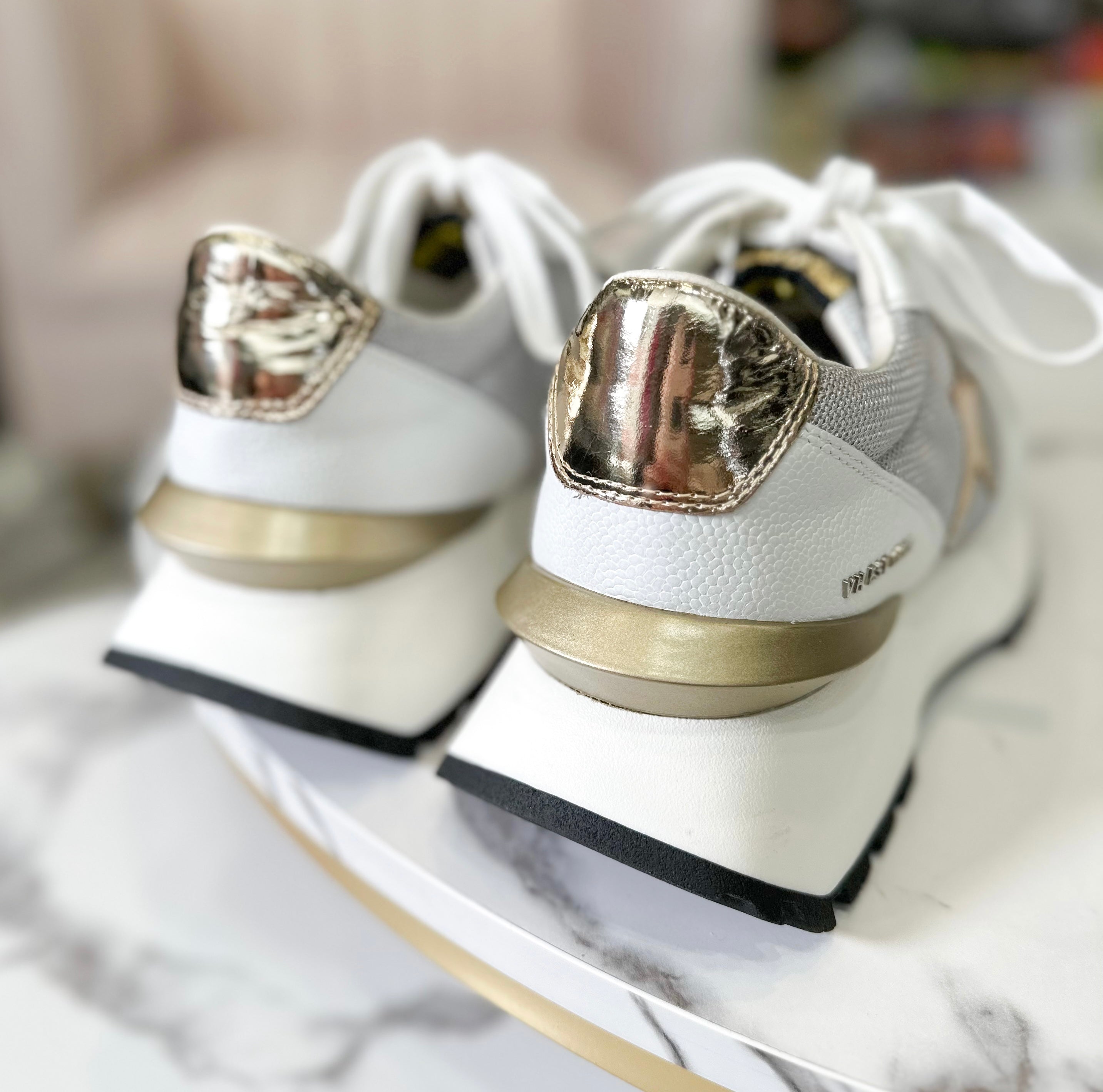Major Gold Sneaker